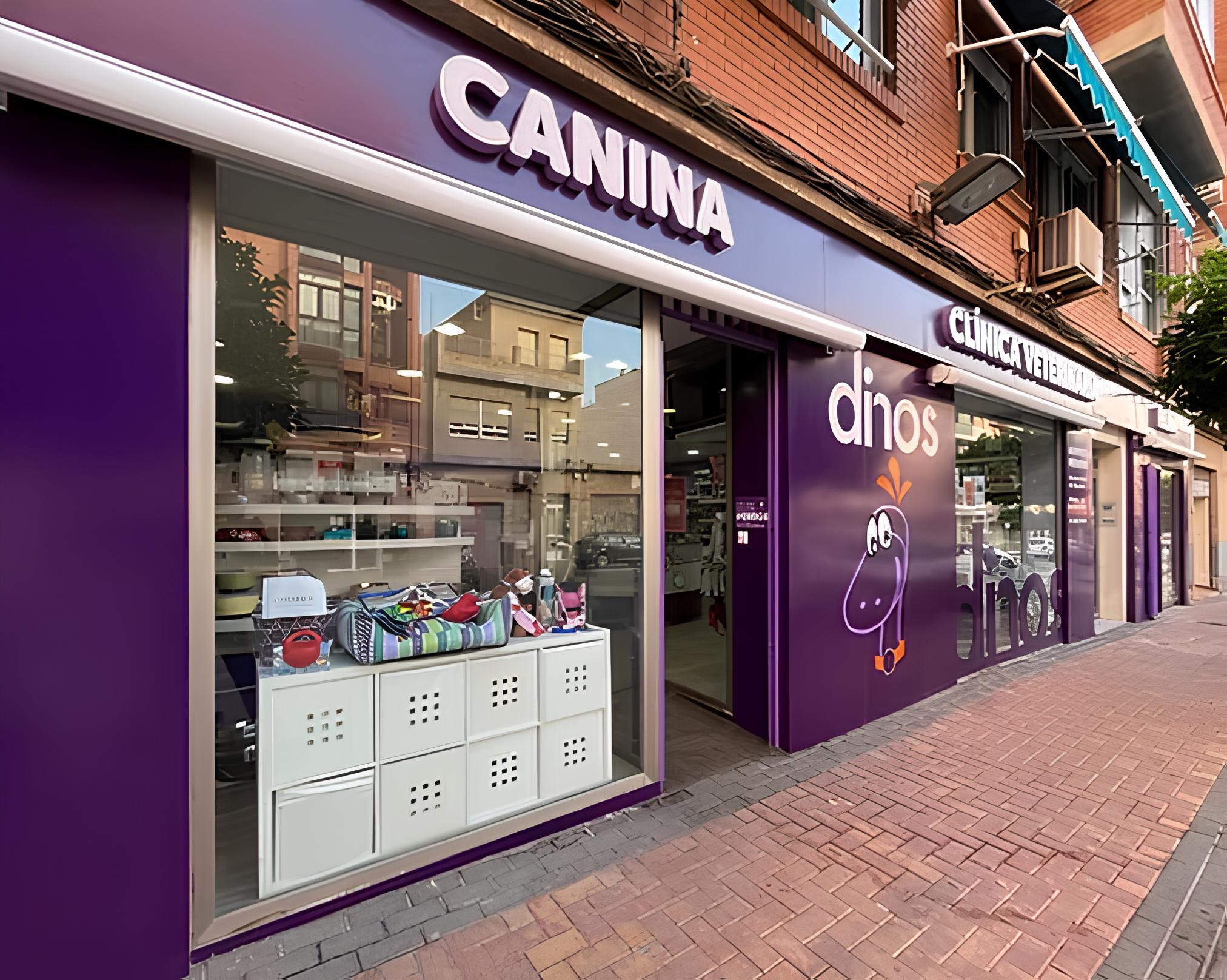 Clinica veterinaria en Murcia hero home Clinica veterinaria en Murcia hero fachada